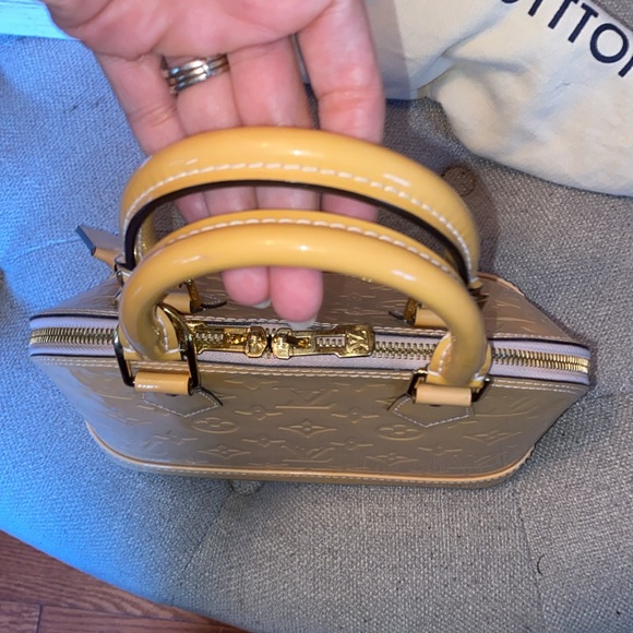 LOUIS VUITTON Vernis Alma BB Rose Ballerine Bag - Picture 10 of 15